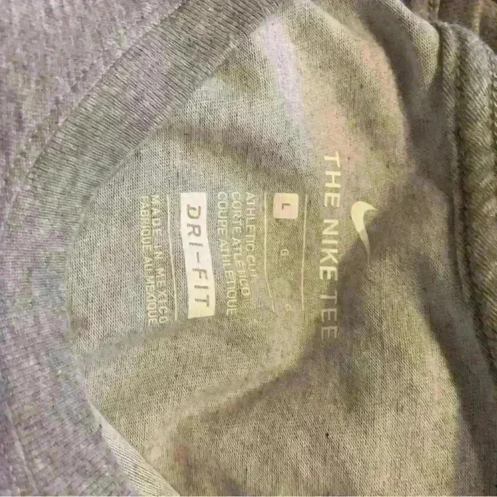 Nike shirt - Picture 2 of 3